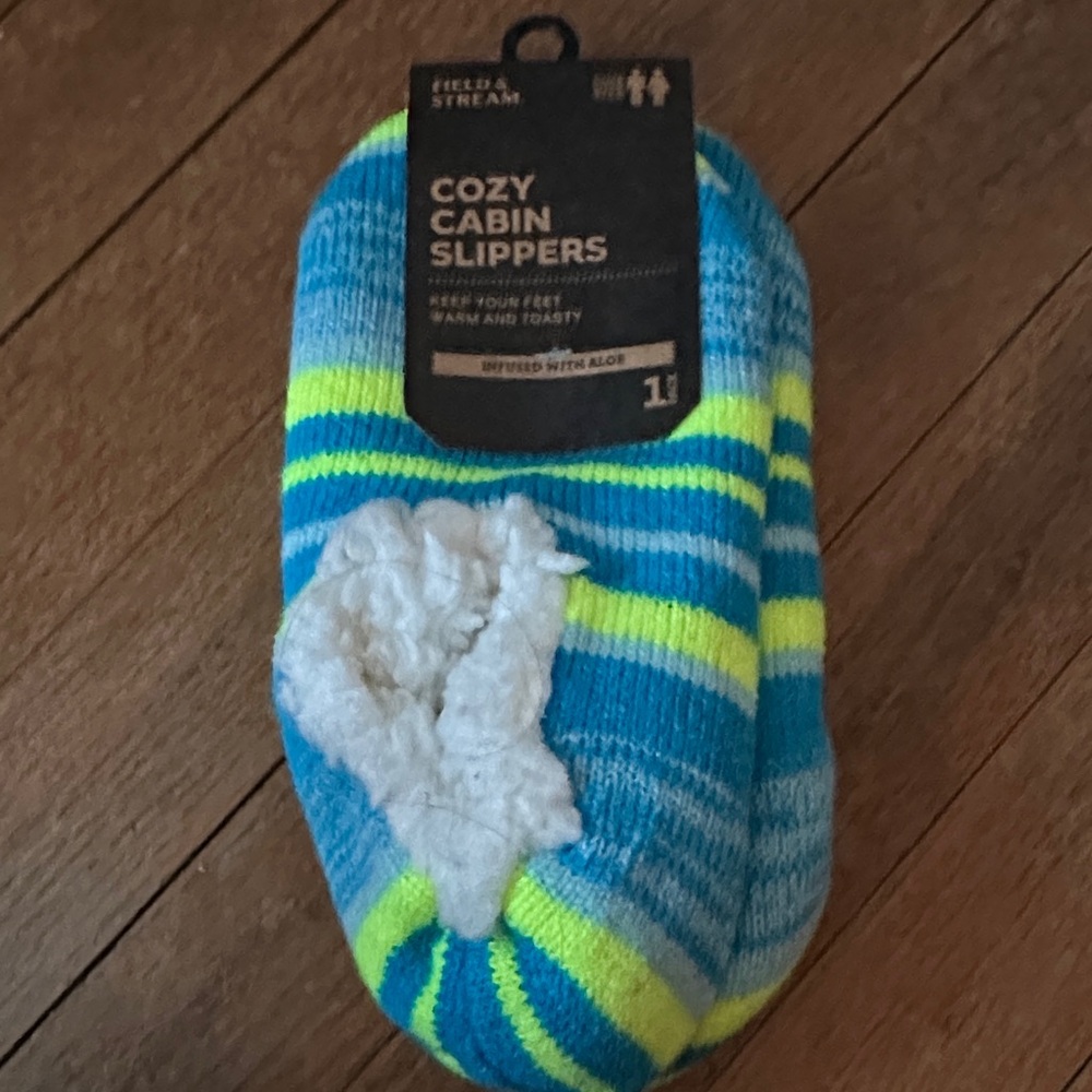 Field & Stream Striped Aloe-Infused Slippers